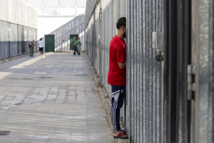 REPORTAGE - La vita dei disperati nel Cpr di Ponte Galeria